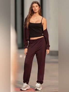 Vuori Halo Modern Sweatpant- Women’s Large